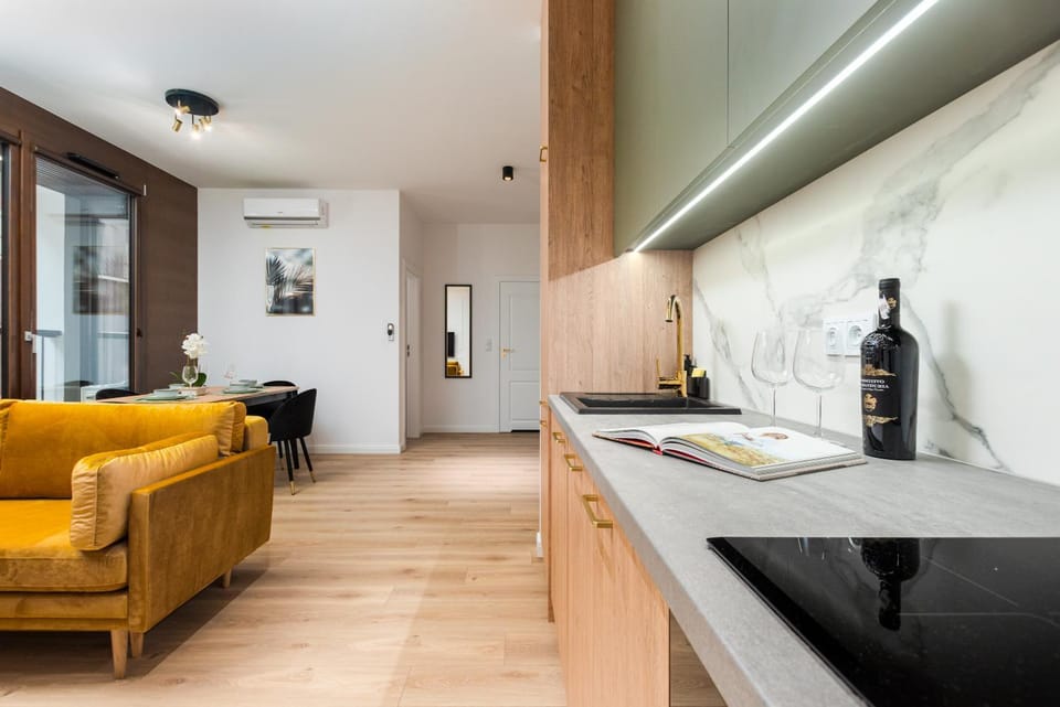 Food close-up, Coffee/tea facilities, Balcony/Terrace, Kitchen or kitchenette, Dining area, Quiet street view