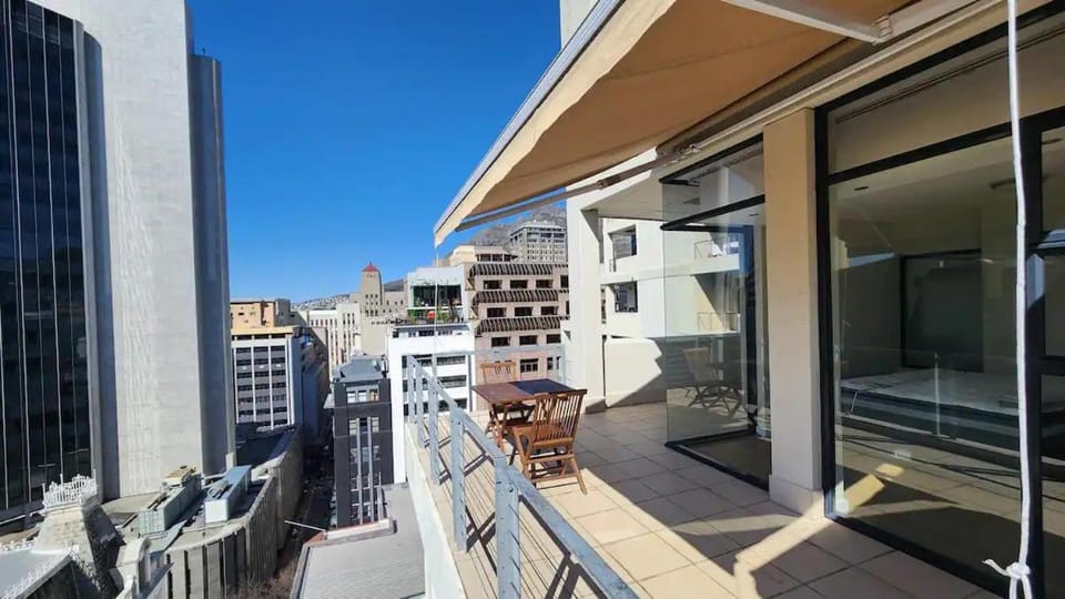 View (from property/room), Balcony/Terrace, City view