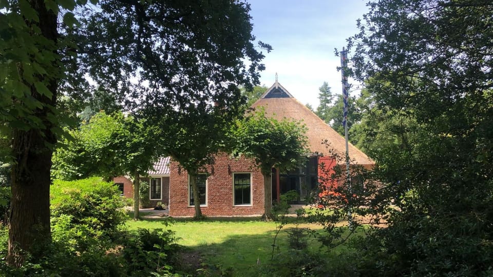 Landgoed Olterterp Lodges, kies een comfortabel huisje of appartement op de allermooiste locatie House in Friesland, Netherlands