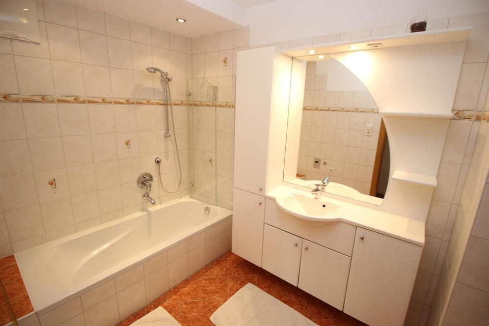Bathroom, Bath