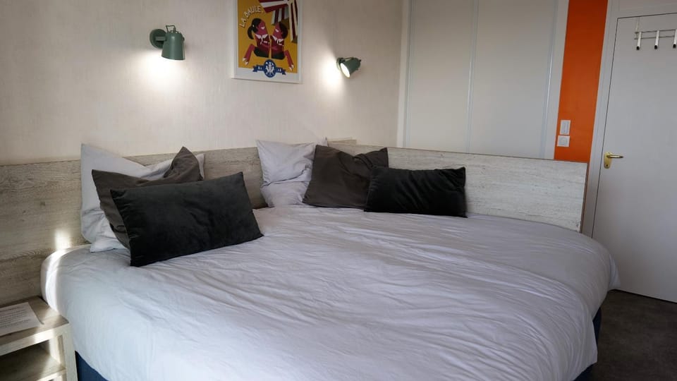 Bed, Night, Bedroom