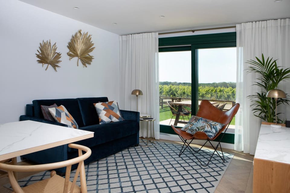 TV and multimedia, Balcony/Terrace, Living room, Seating area