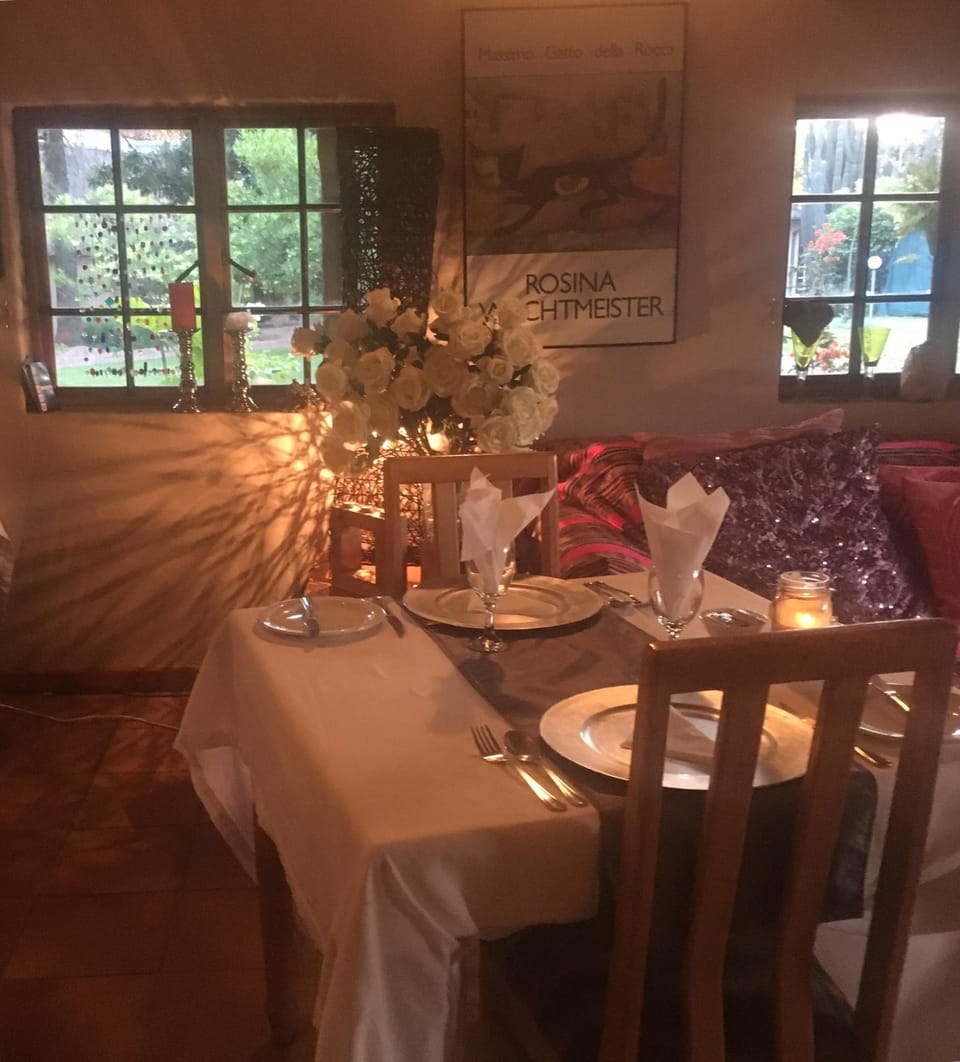 Seating area, Dining area