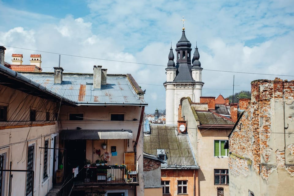 Nearby landmark, Neighbourhood, City view, Street view
