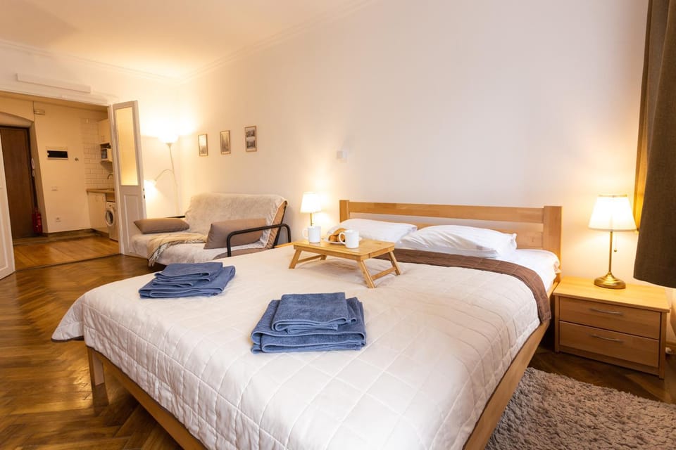 Bed, Seating area, Bedroom