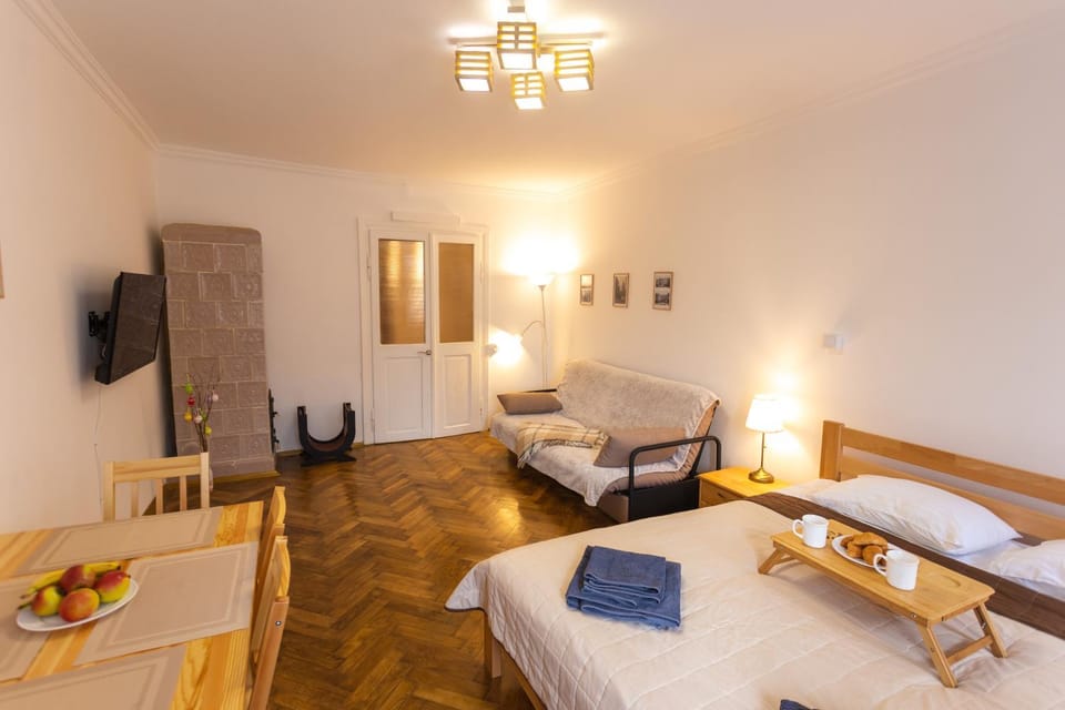 Bed, Decorative detail, Seating area, Dining area