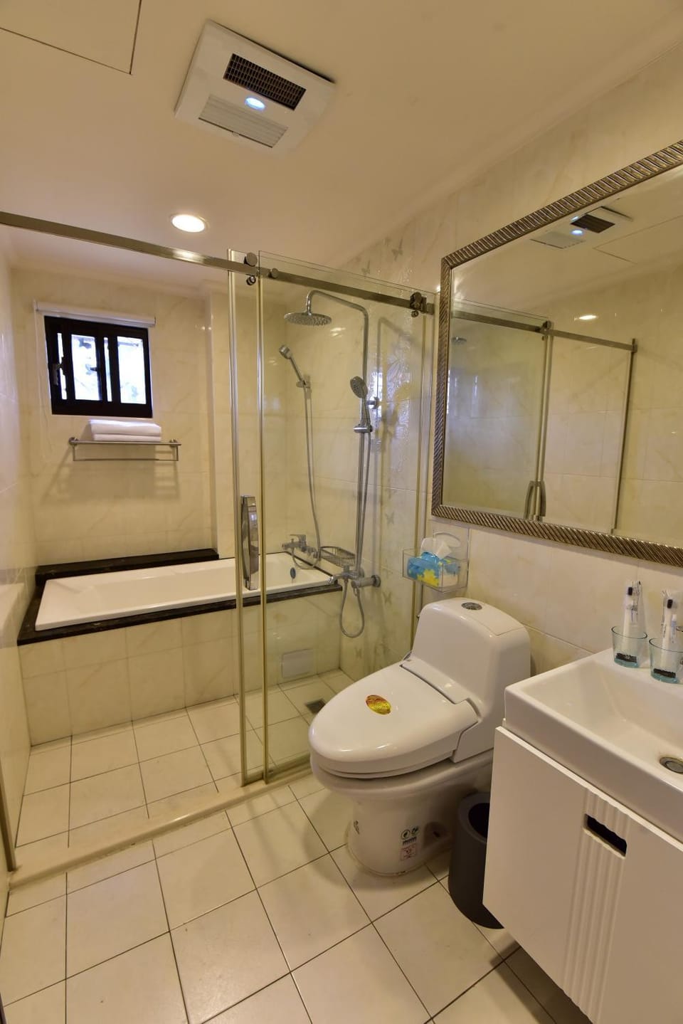 Shower, Toilet, Bathroom, Bath