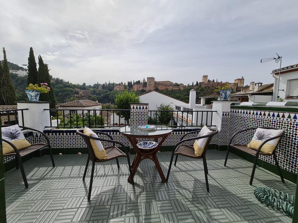 Balcony/Terrace, Landmark view