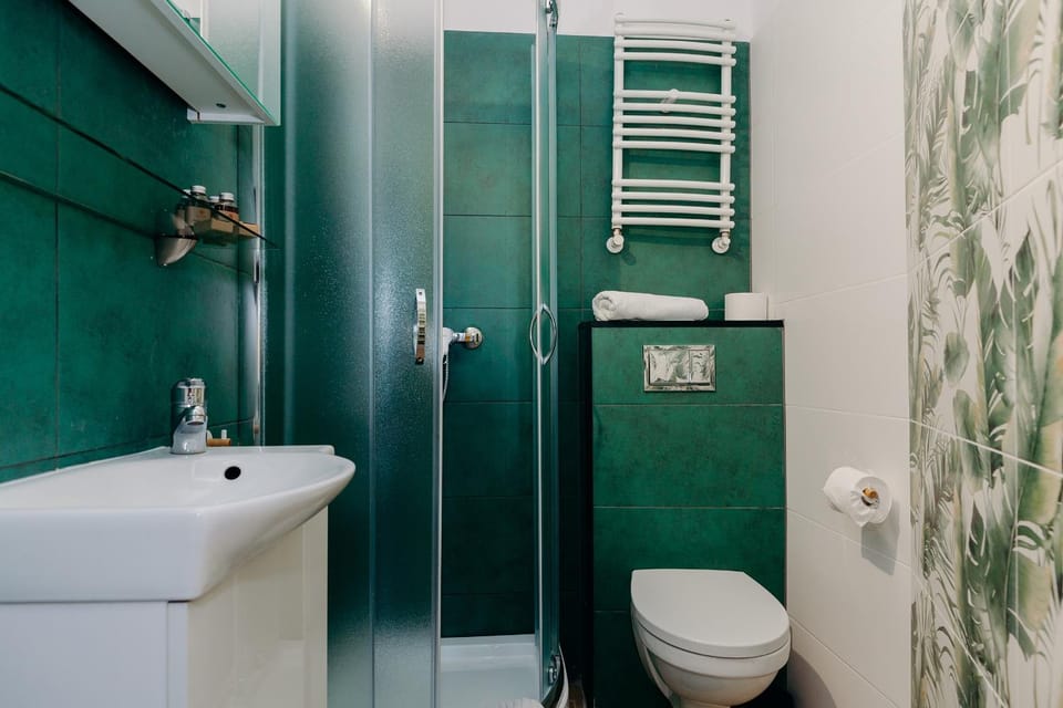 Shower, Toilet, Bathroom