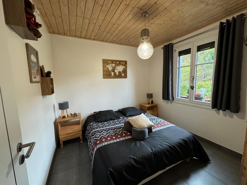 Bed, Photo of the whole room, Bedroom