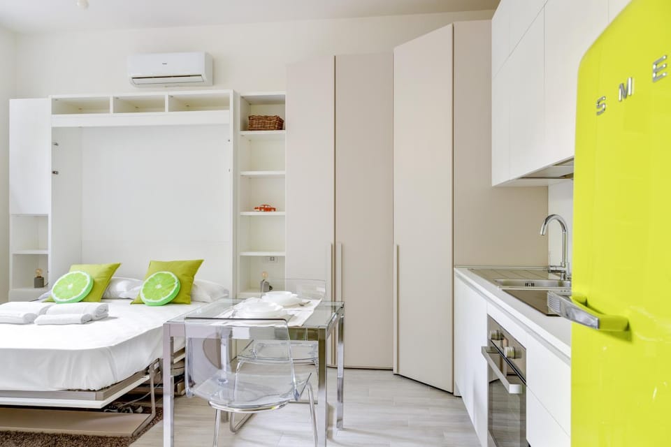 Bed, Kitchen or kitchenette, Photo of the whole room, Dining area