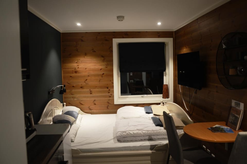 Bed, TV and multimedia, Coffee/tea facilities, Kitchen or kitchenette, Dining area