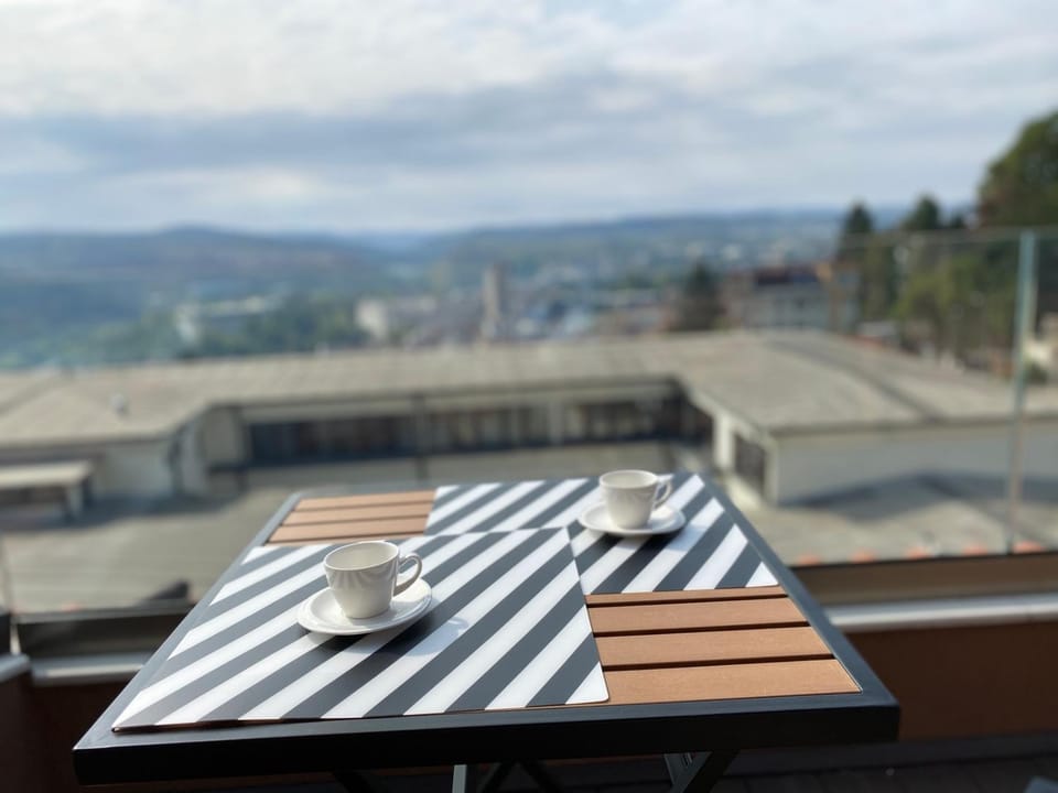 View (from property/room), Balcony/Terrace, Seating area, Mountain view