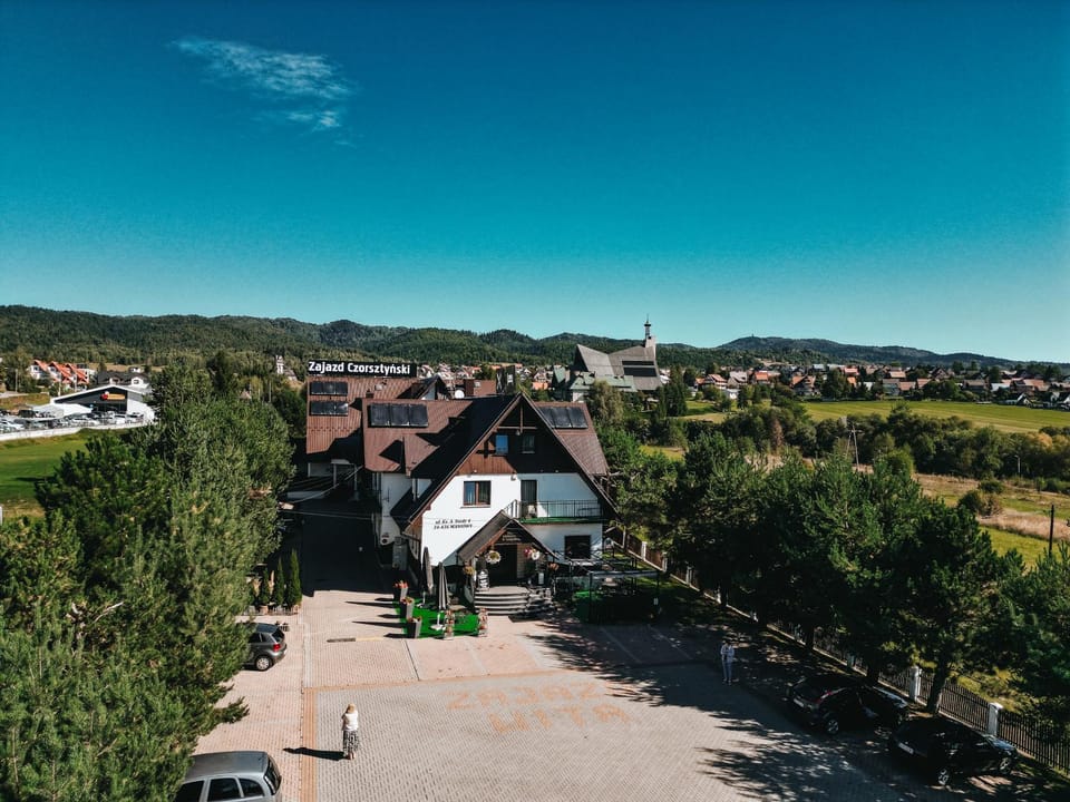 Property building, Day, Neighbourhood, Natural landscape, Bird's eye view, Mountain view, Parking