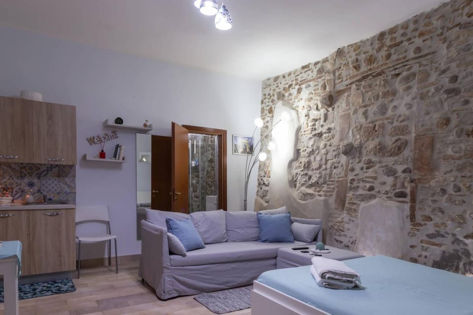 Bathroom, Dining area, Bedroom