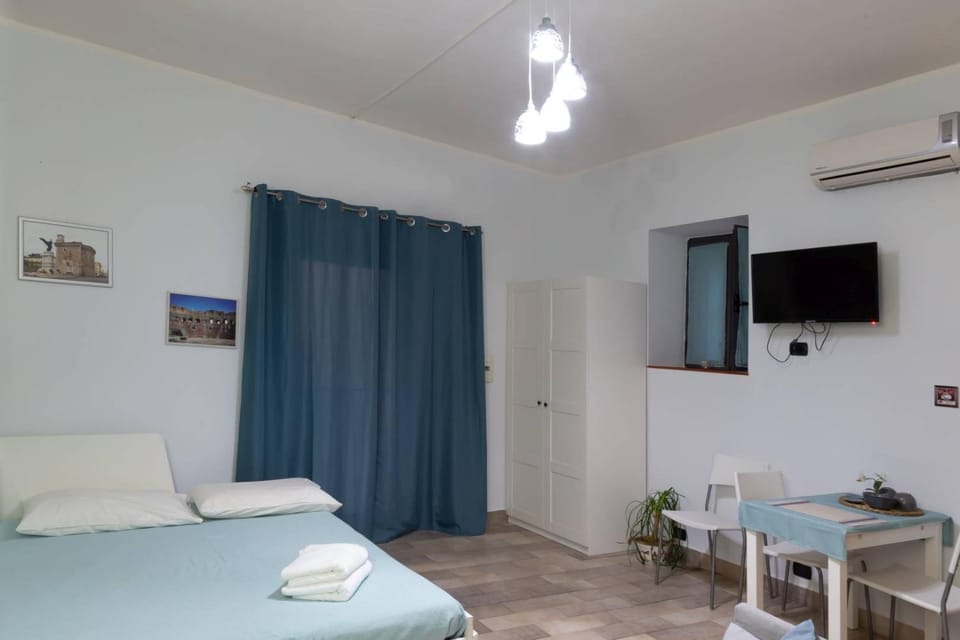 Dining area, Bedroom
