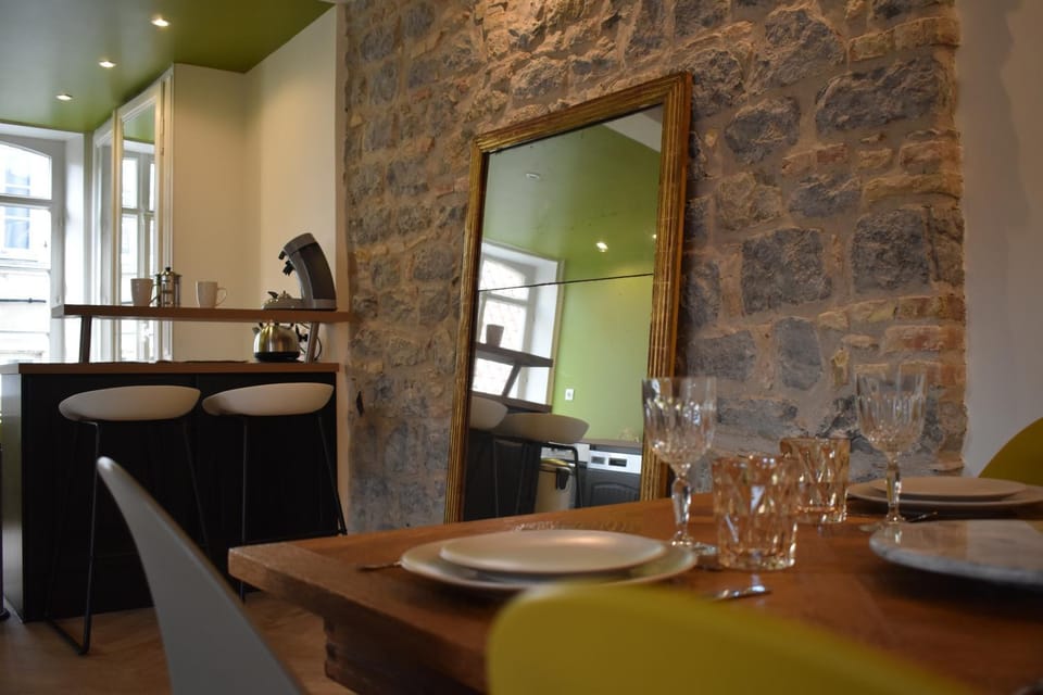 Maison 1747 - Gîtes de Standing en Vieille-ville avec Cour Apartment in Hauts-de-France