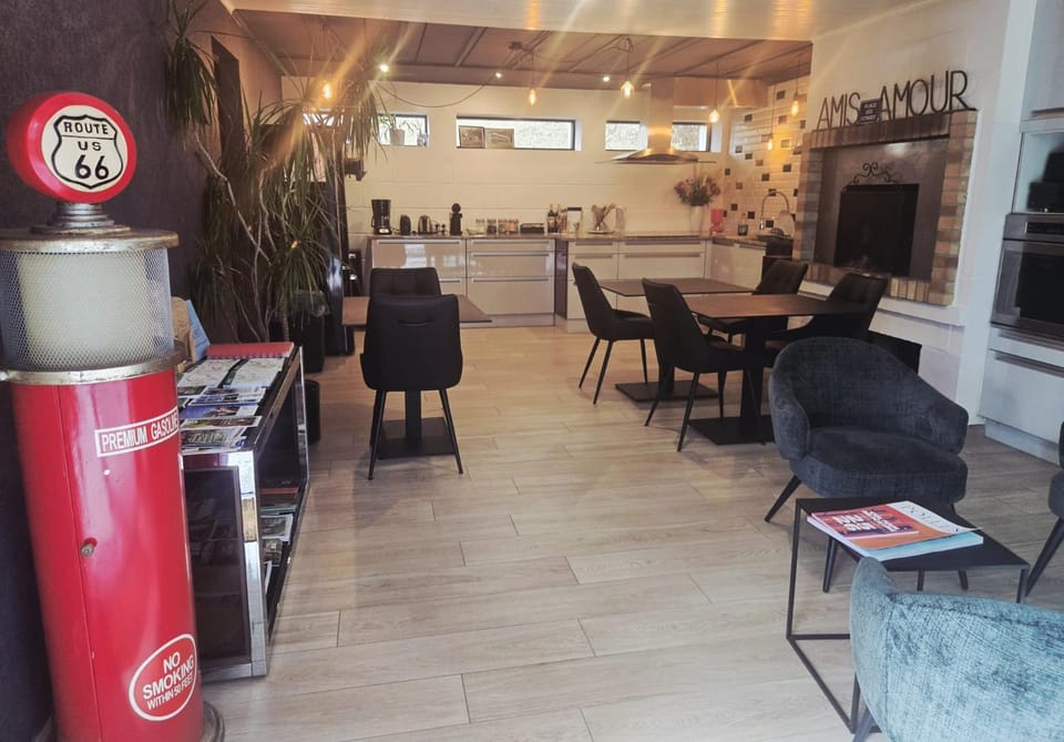 Restaurant/places to eat, Lounge or bar, Seating area, Breakfast, Internal: Not applicable to any particular room