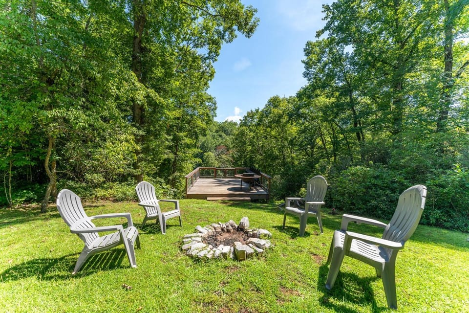 Horseshoe Hollow · Horseshoe Hollow, Private Log Cabin on 10 acr Cabin in Gloucester