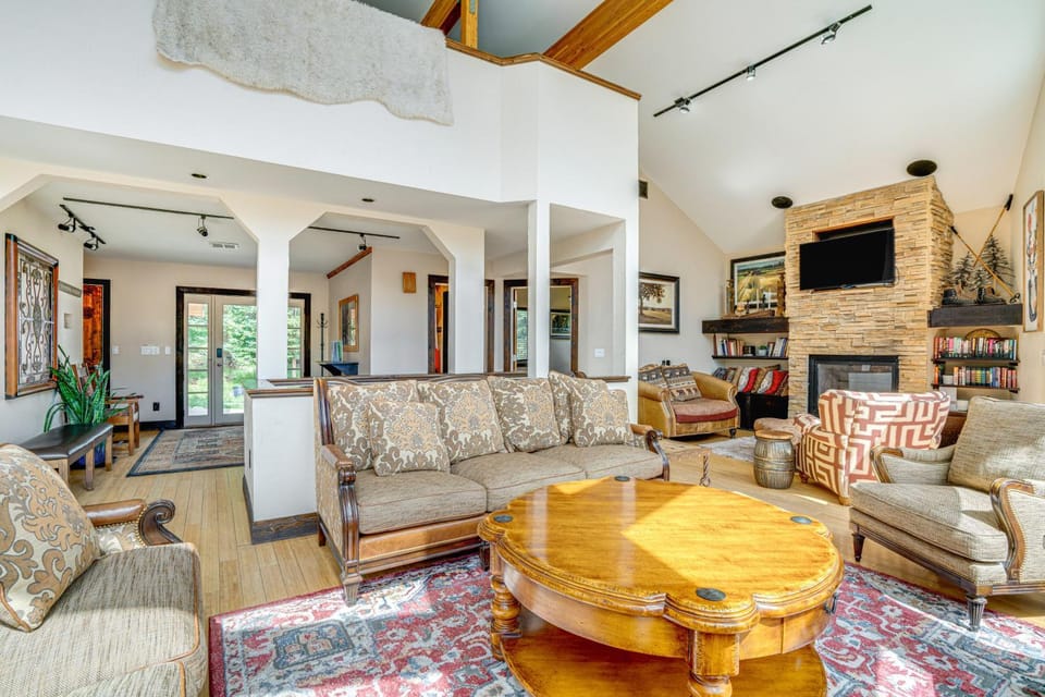 Hot Tub & Mtn Views Pristine Breckenridge Home! House in Summit County