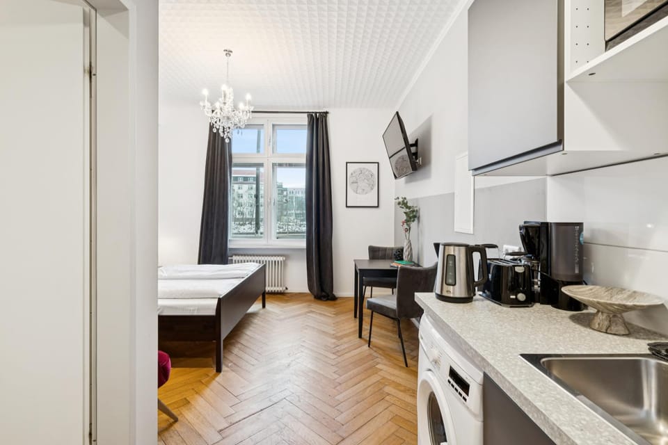 TV and multimedia, Kitchen or kitchenette, Dining area, toaster, washing machine