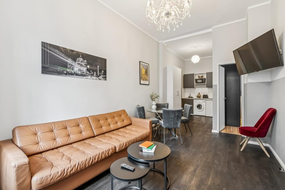 TV and multimedia, Kitchen or kitchenette, Photo of the whole room, Seating area, Dining area