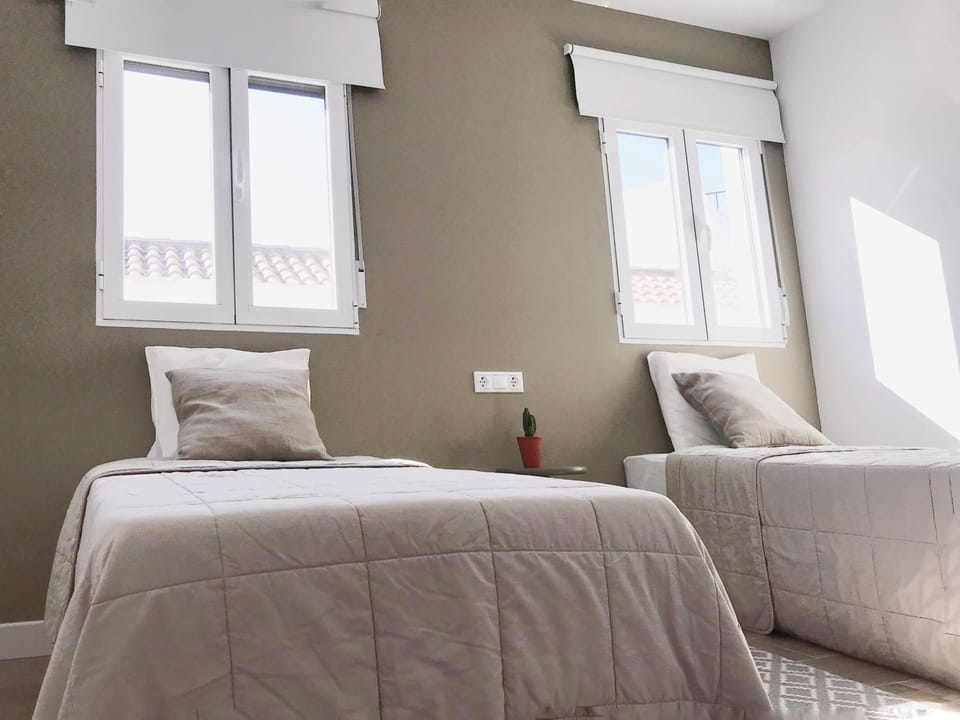 Bed, Photo of the whole room, Bedroom, heating, air conditioner