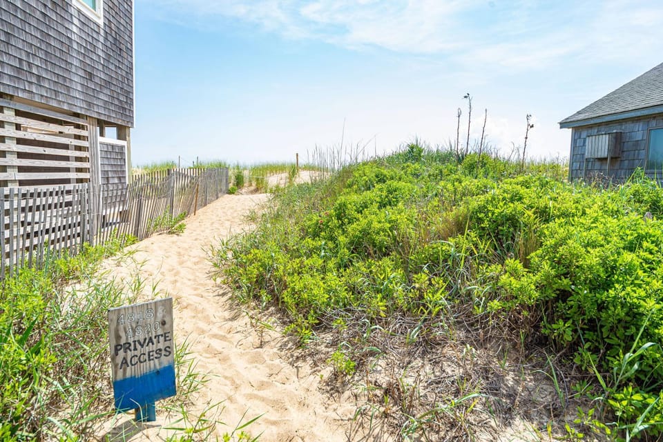 Sea Sun Greetings - Kitty Hawk MP 2.5, Ocean Views, Direct Beach Access, Pool, Hot Tub, Pets OK House in Kitty Hawk