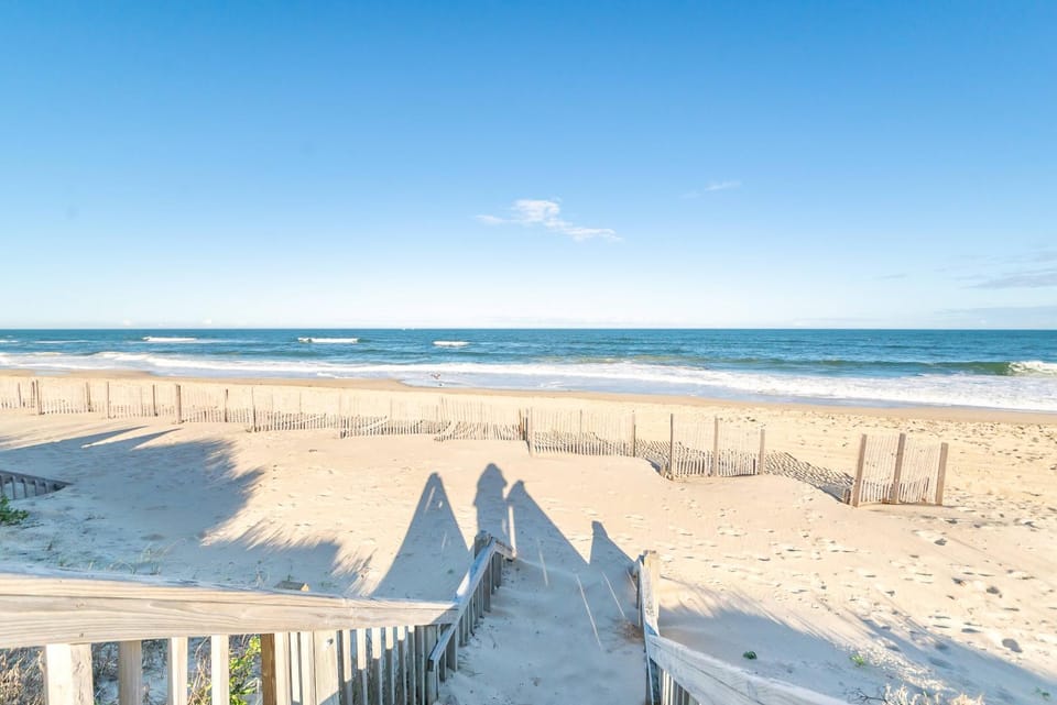 Sea Reunion - Nags Head MP 12.5, Oceanfront, Amazing Views! Pool, Hot Tub, Pets OK House in Nags Head