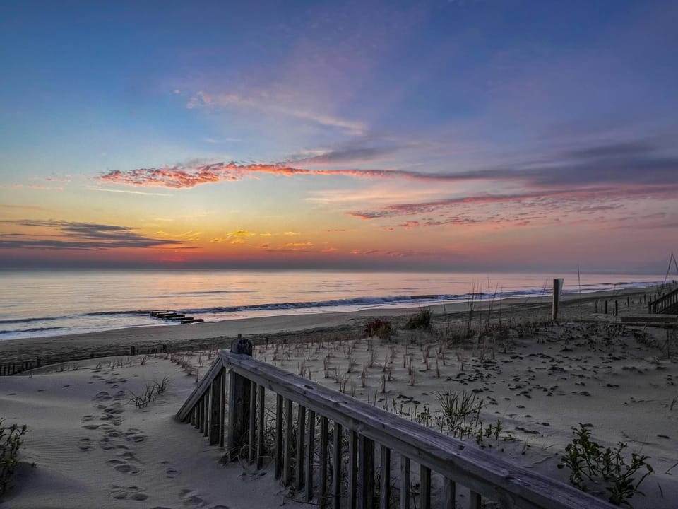 Sea Reunion - Nags Head MP 12.5, Oceanfront, Amazing Views! Pool, Hot Tub, Pets OK House in Nags Head