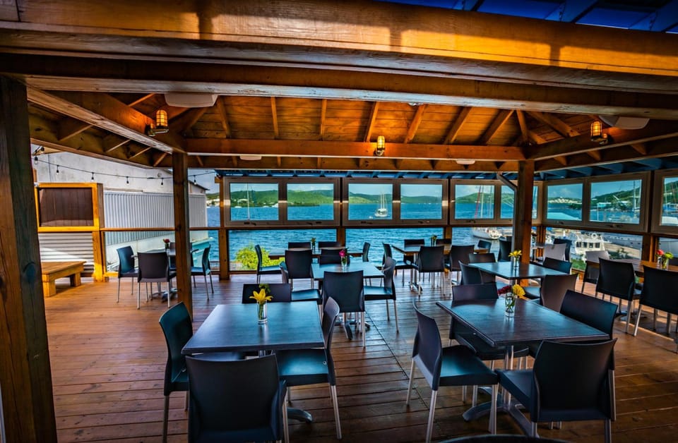Property building, Restaurant/places to eat, Balcony/Terrace, Sea view