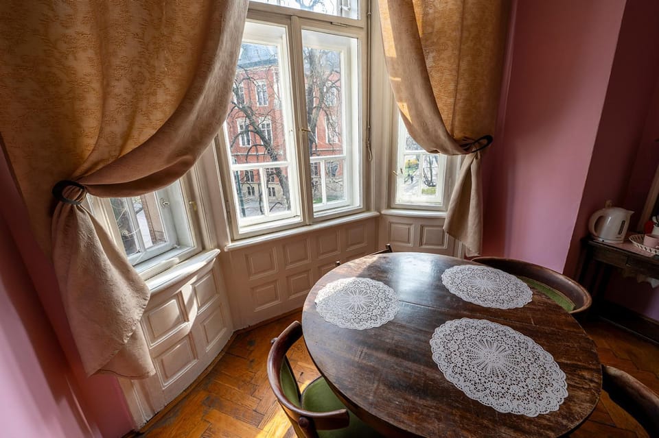 Photo of the whole room, Decorative detail, City view, Landmark view