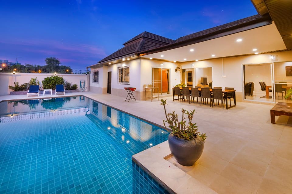 Villa Bos, 5 minutes to the Beach Jomtien, Free electricity House in Pattaya City