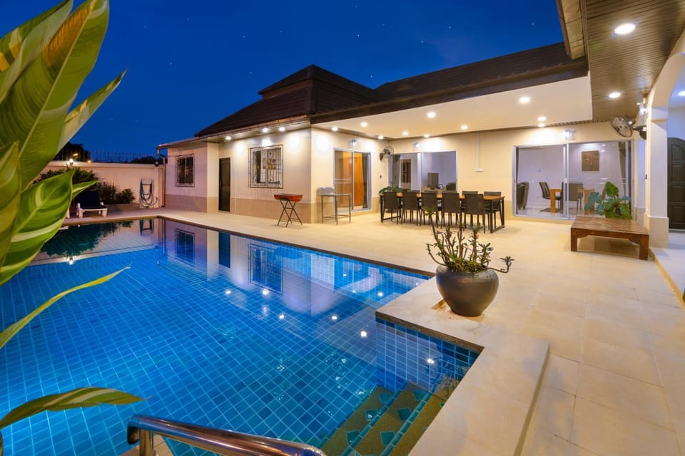 Villa Bos, 5 minutes to the Beach Jomtien, Free electricity House in Pattaya City