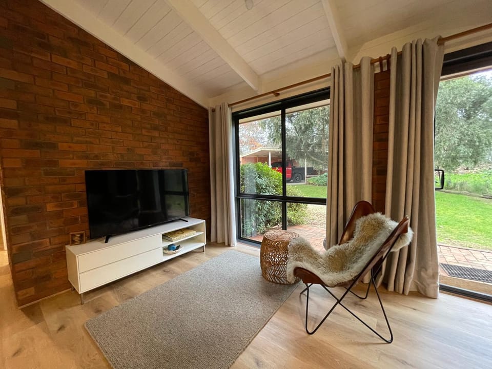 On the River, Porepunkah - Bright VIC House in Porepunkah