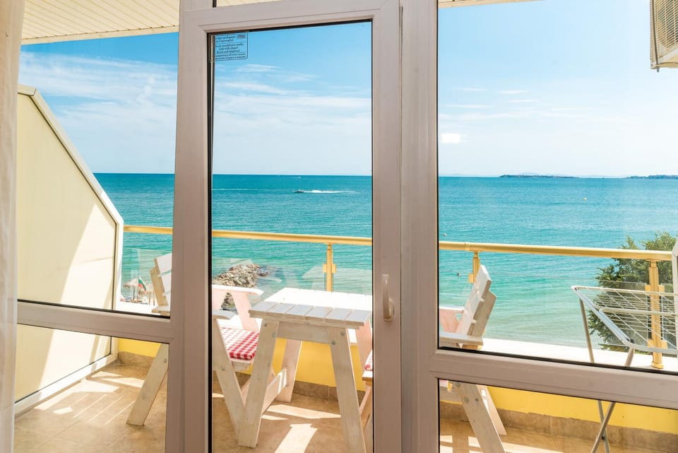 Day, Balcony/Terrace, Seating area, Sea view