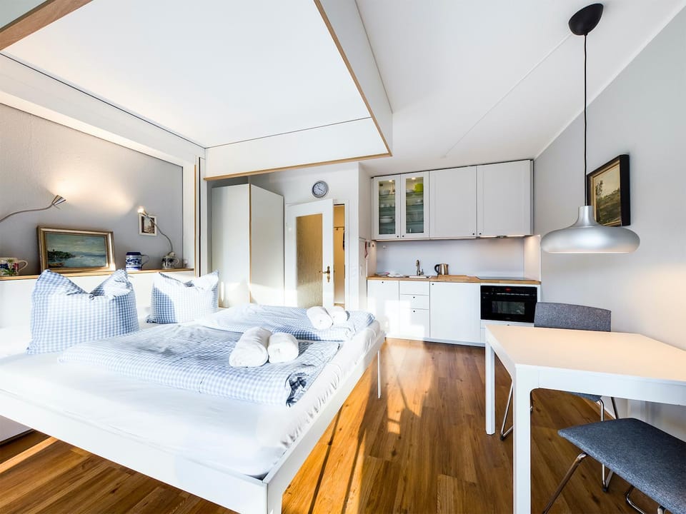 Bed, Kitchen or kitchenette