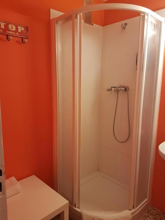 Barri Antic Hostel & Pub Bed and Breakfast in Andorra la Vella