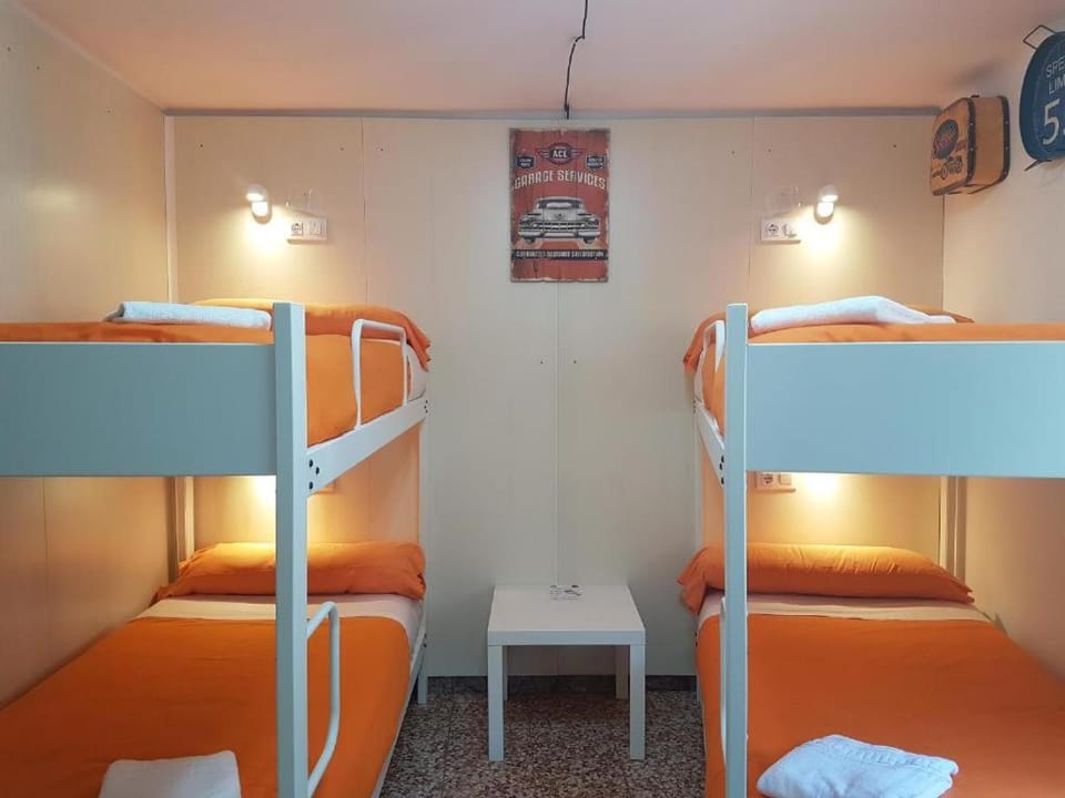 Barri Antic Hostel & Pub Bed and Breakfast in Andorra la Vella