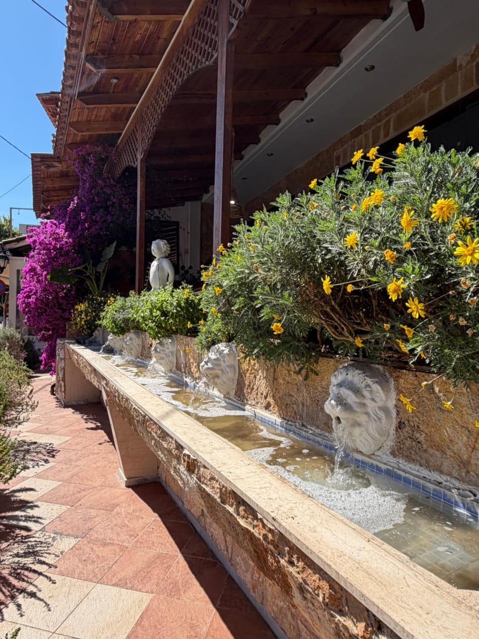 Costas Inn Bed and Breakfast in Crete
