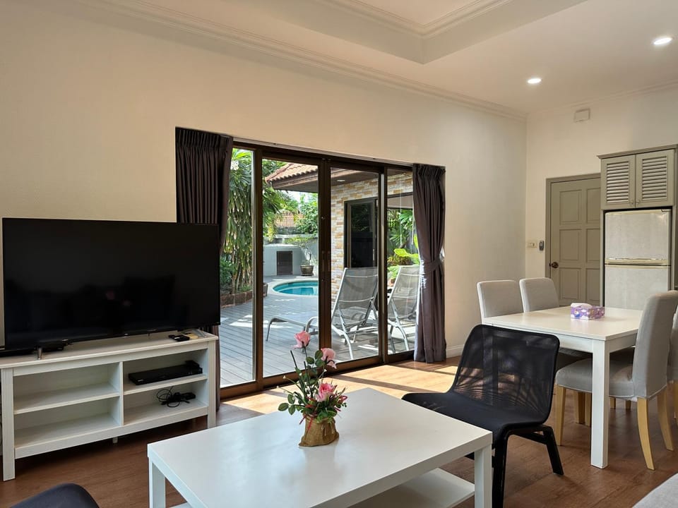 Living room, Pool view