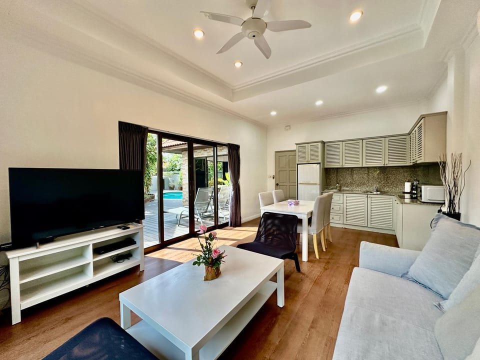 Communal lounge/ TV room, Living room, Dining area, kitchen