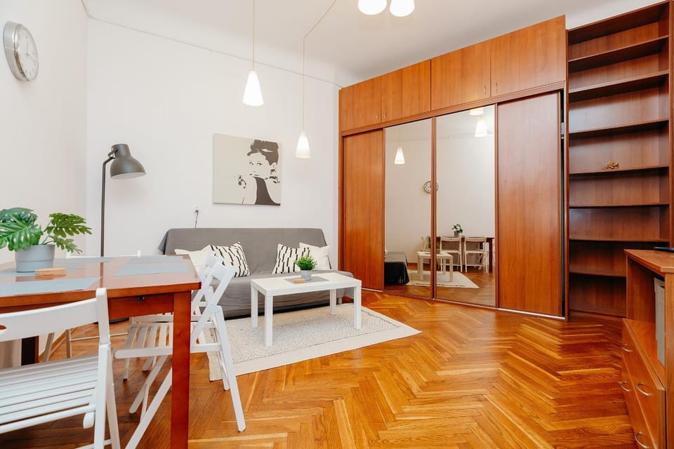 Bed, Living room, Seating area, Dining area