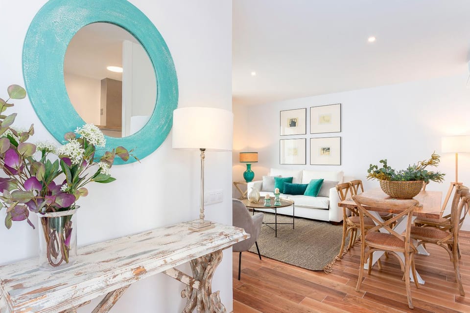 Living room, Seating area, Dining area