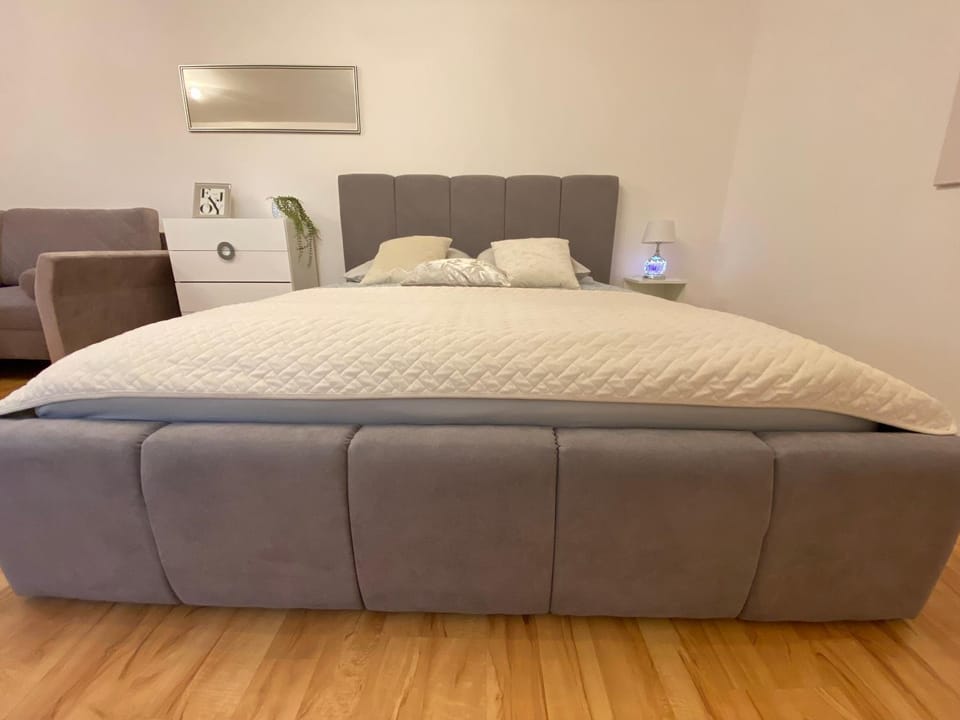 Bed, Living room