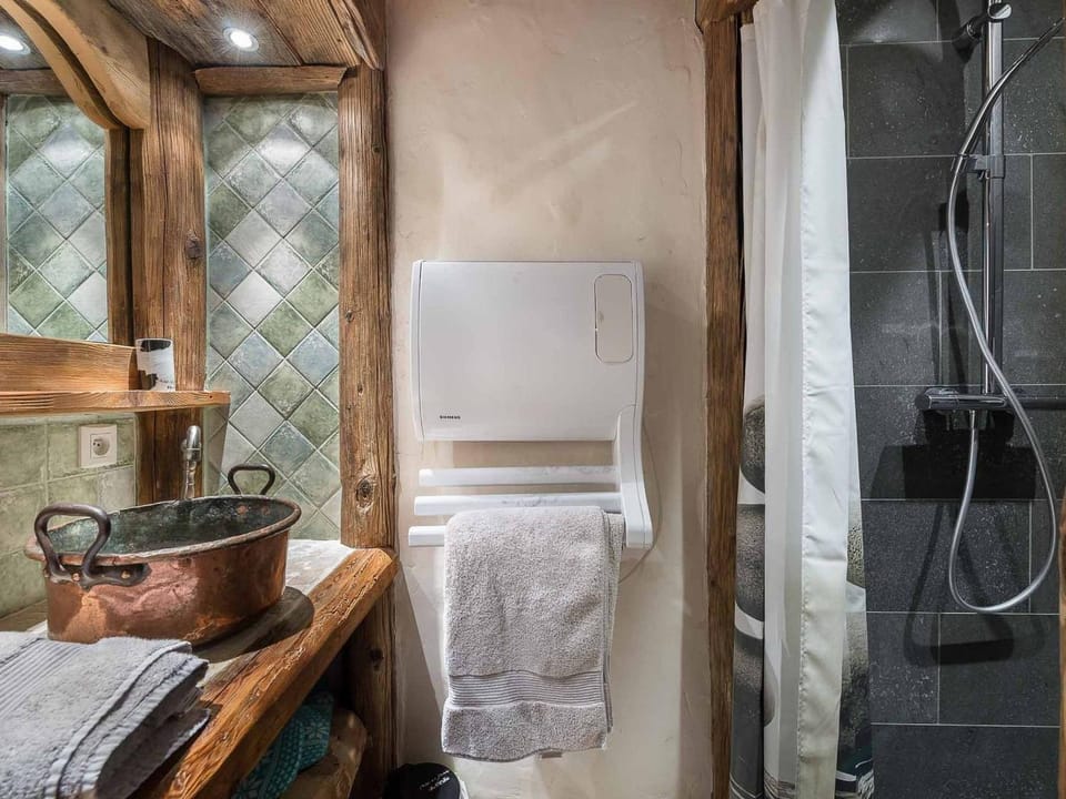 Chalet authentique avec jacuzzi, sauna et parking pour 12 personnes - FR-1-566-8 Chalet in Les Allues