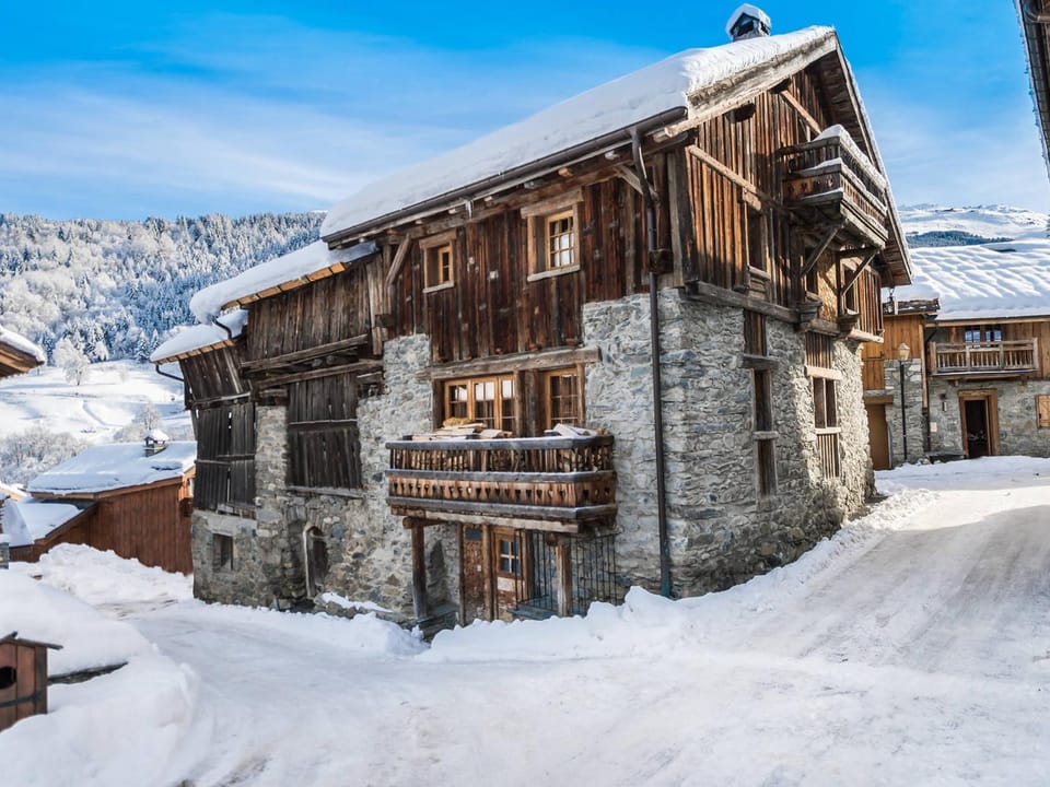 Chalet authentique avec jacuzzi, sauna et parking pour 12 personnes - FR-1-566-8 Chalet in Les Allues