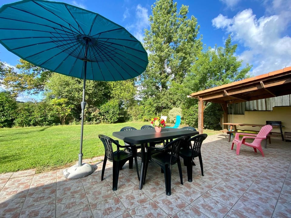 Gîte rural confortable avec jardin clos, proche de Pornic, idéal pour familles, jeux et animaux bienvenus - FR-1-306-1042 House in Pays de la Loire