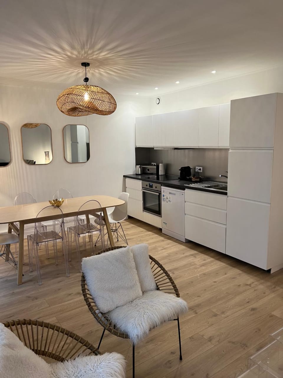Kitchen or kitchenette, Dining area, dishwasher, pet friendly