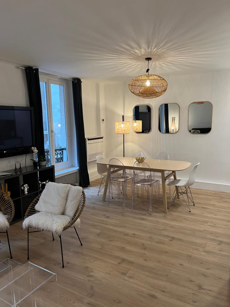Living room, Dining area